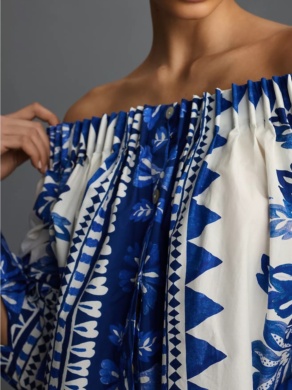 Farm Rio NWT Off-Shoulder Blue & White Floral Peasant Top Medium - Picture 2 of 3